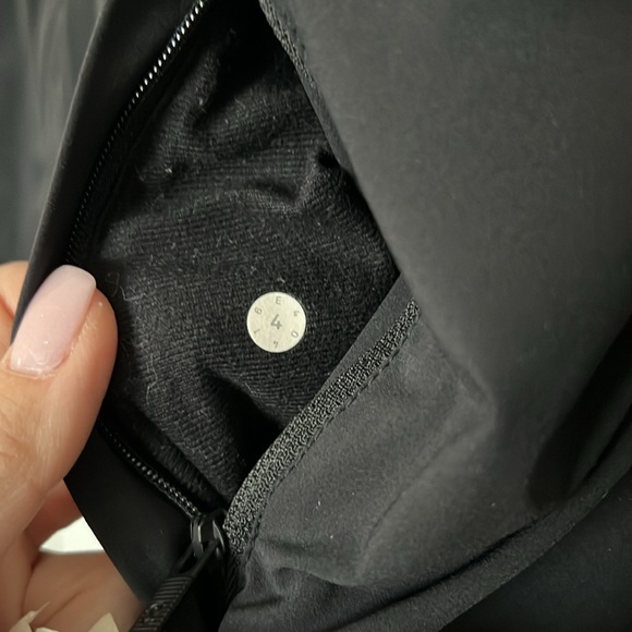 LULULEMON | Step to it Jacket * Black * 4 - Picture 7 of 10